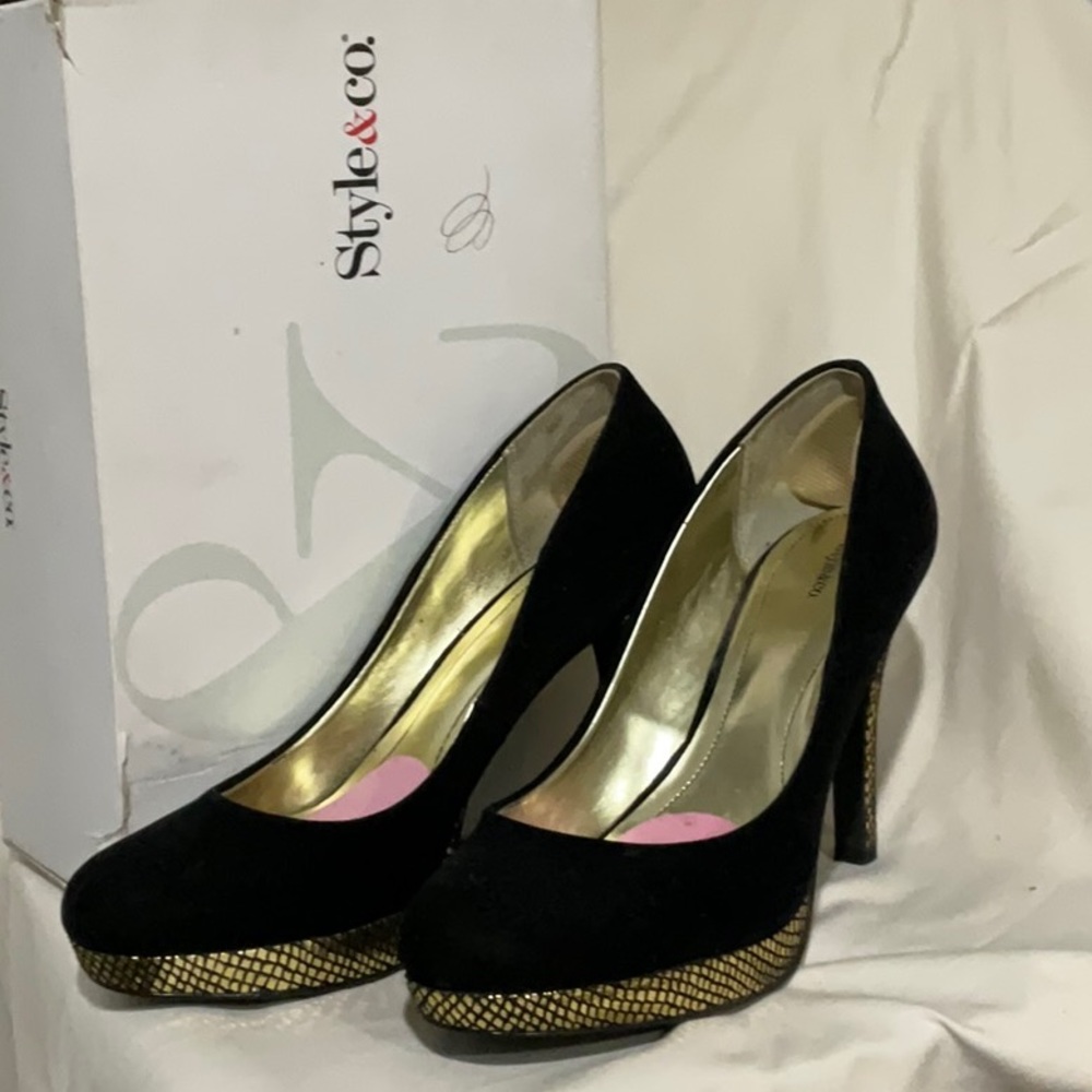 Style & Co Black & Gold Suede Heels